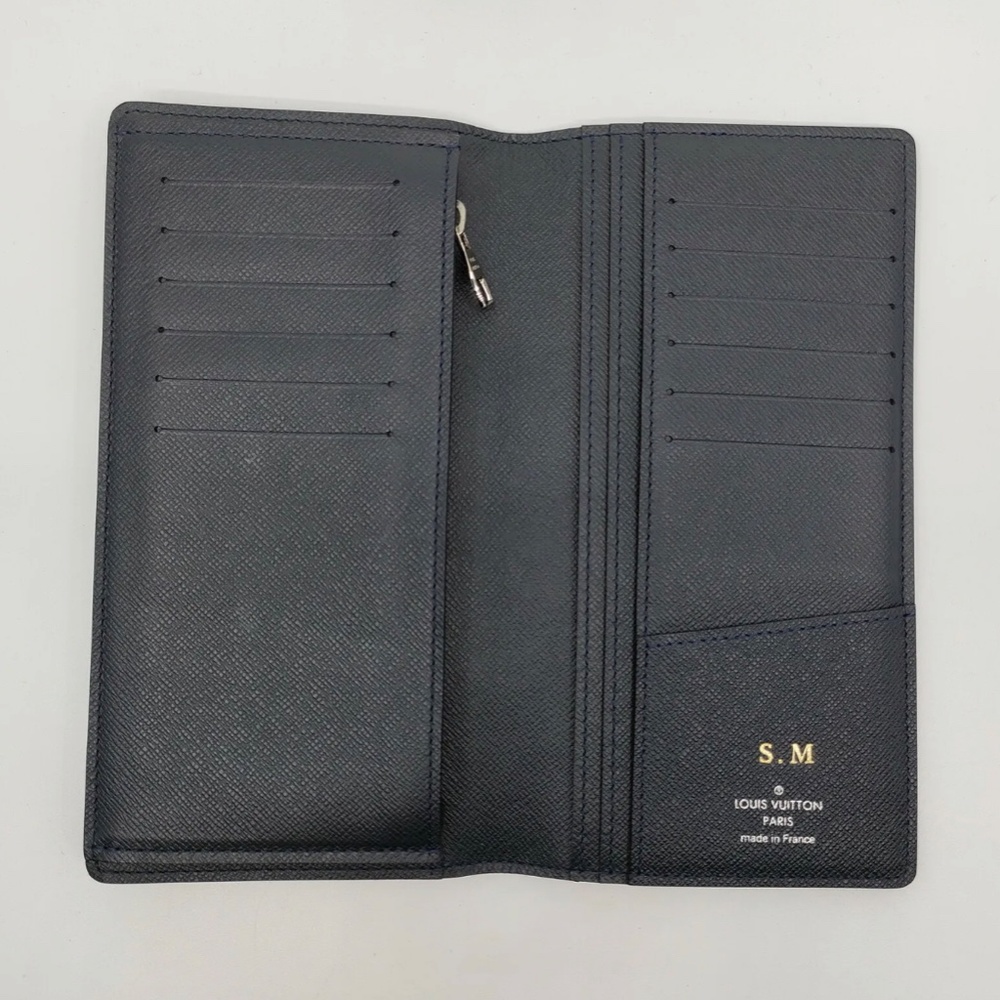 ⭐️SOLD⭐️ EUC Louis Vuitton Brazza Black Taiga - Picture 4 of 15